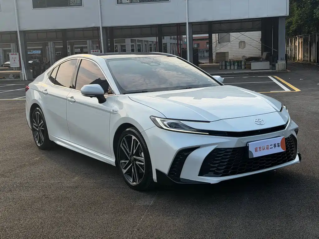 Toyota Camry — миниатюра 3