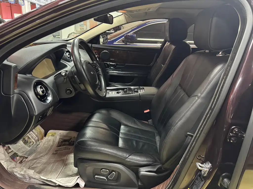 Jaguar XJ — миниатюра 7