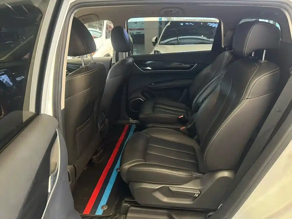 BYD MAX — миниатюра 8