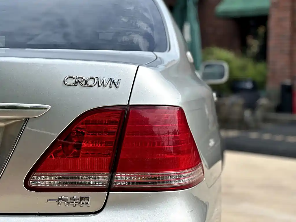 Toyota Crown — миниатюра 29