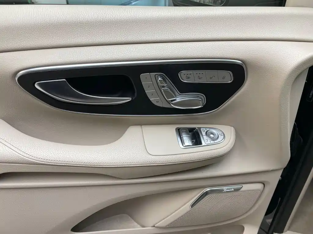 Mercedes-Benz V-Class V 2018 V 260 L Luxury Long Wheelbase VI