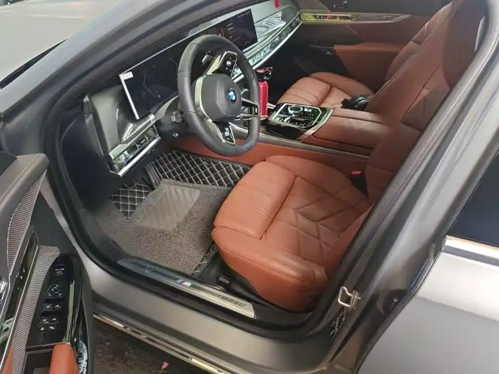 BMW 7 Series — миниатюра 10