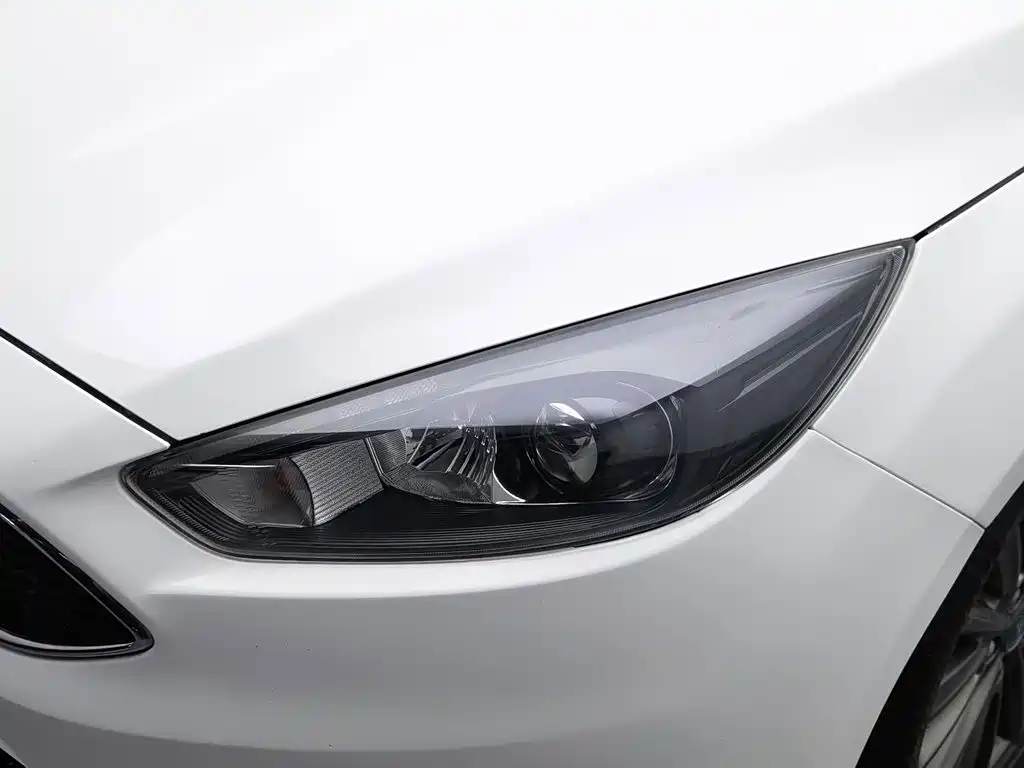 Ford Focus 2015 EcoBoost 180 AT Sport