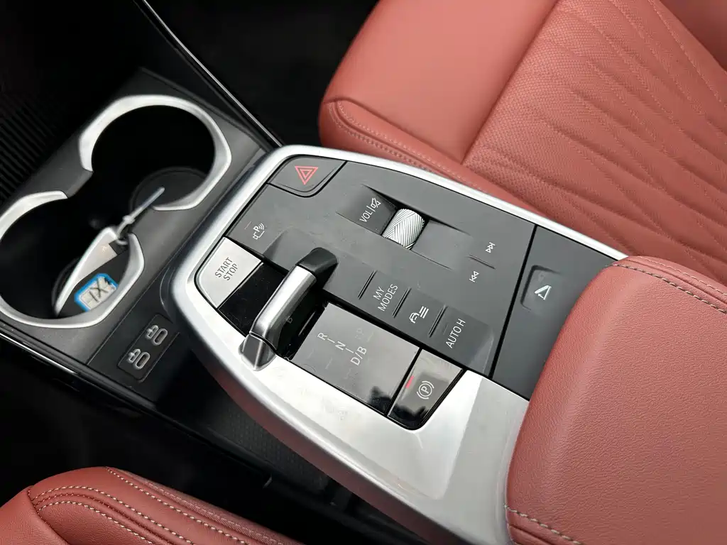 BMW iX1 — миниатюра 17