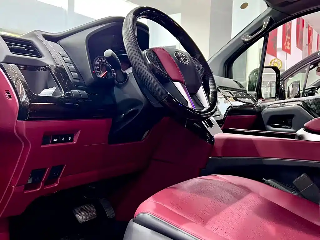 Toyota HiAce 2025 3.5L AT