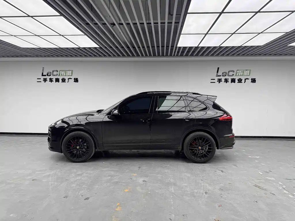 Porsche Cayenne — миниатюра 7