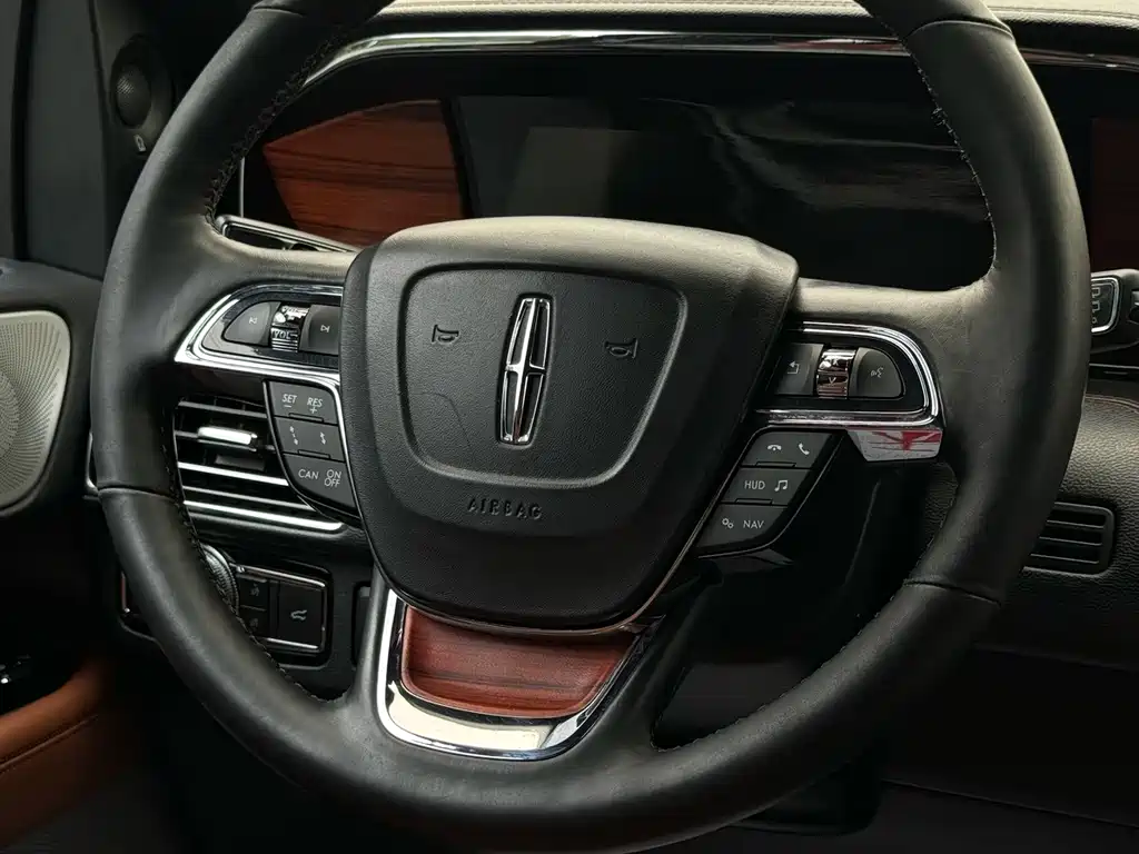 Lincoln Navigator — миниатюра 3