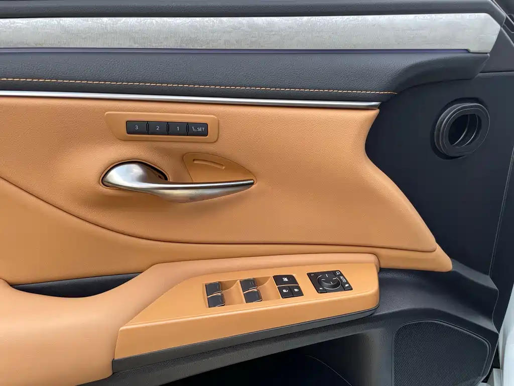 Lexus ES — миниатюра 11