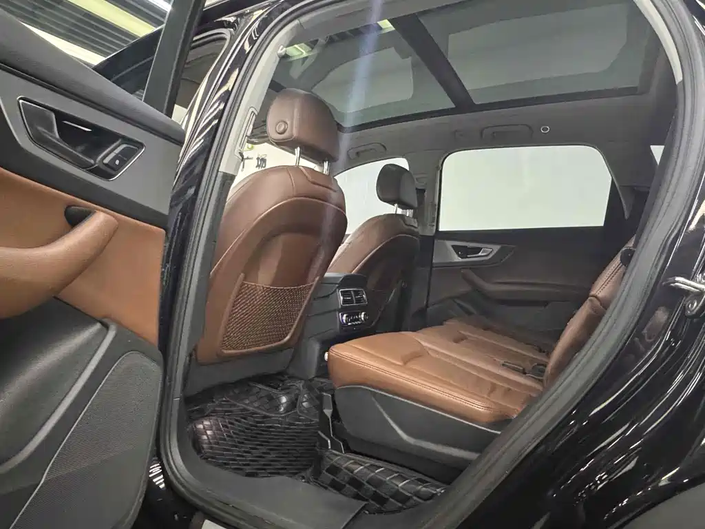 Audi Q7 — миниатюра 12