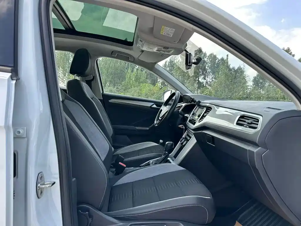 Volkswagen T-Roc — миниатюра 9