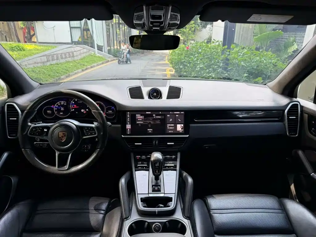 Porsche Cayenne — миниатюра 8