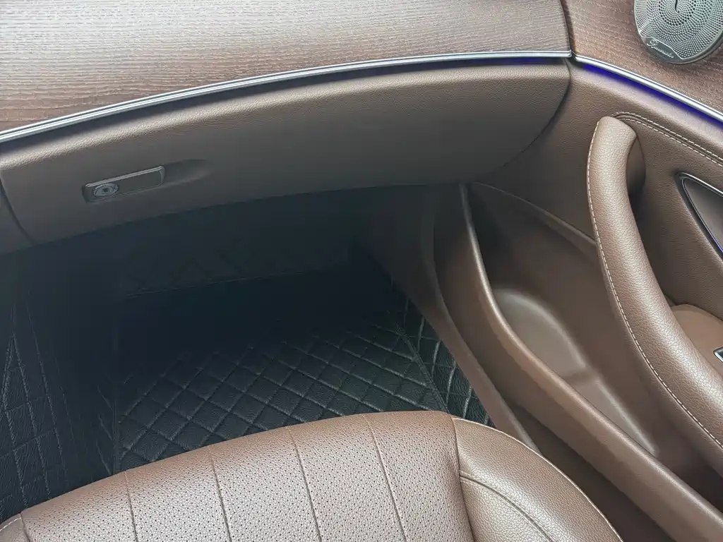 Mercedes-Benz E-Class — миниатюра 9