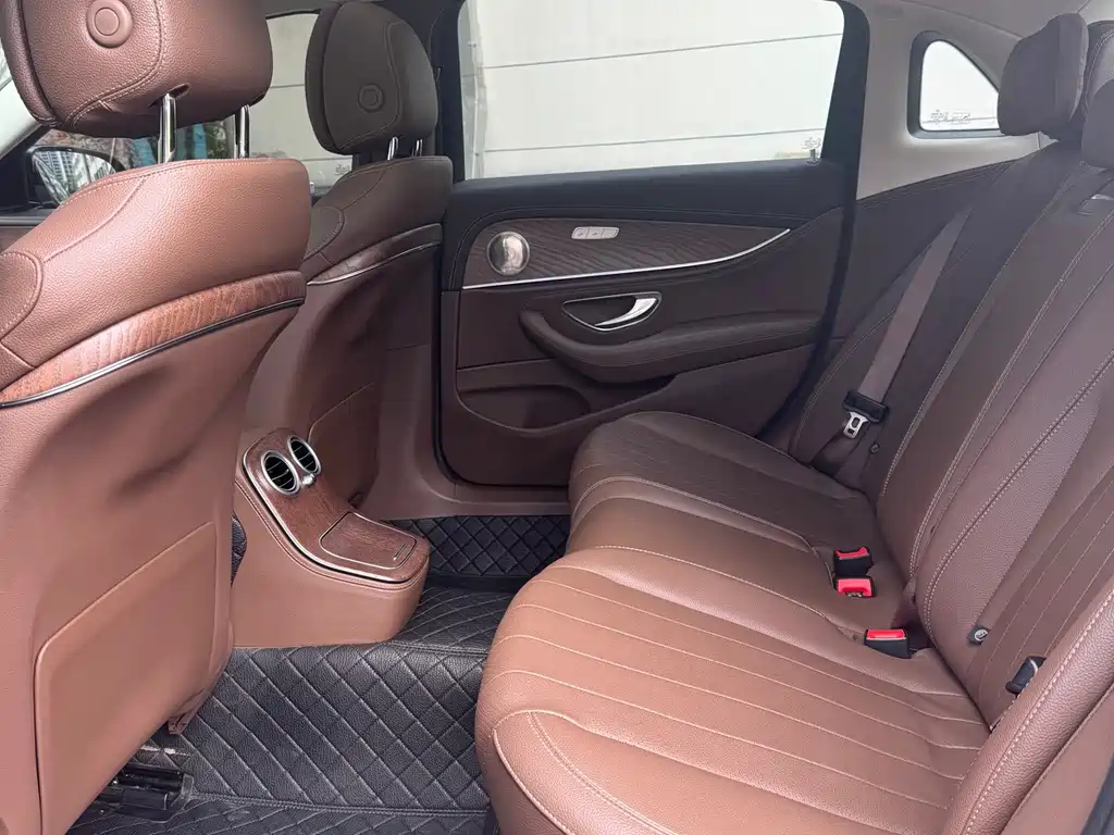Mercedes-Benz E-Class — миниатюра 12