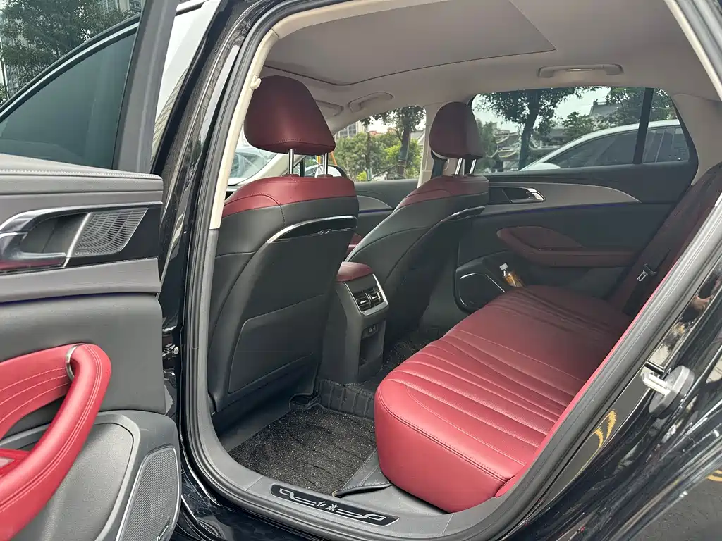 Hongqi Hongqi H5 — миниатюра 9