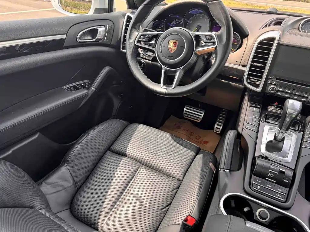 Porsche Cayenne Hybrid — миниатюра 12