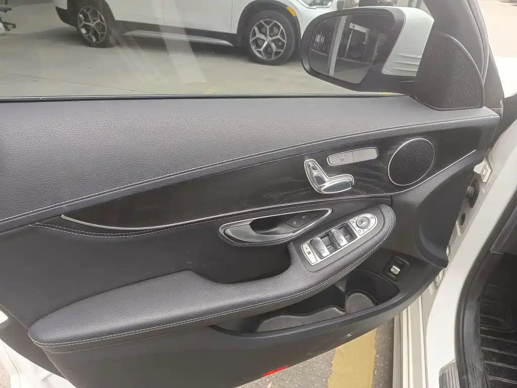 Mercedes-Benz C-Class — миниатюра 4