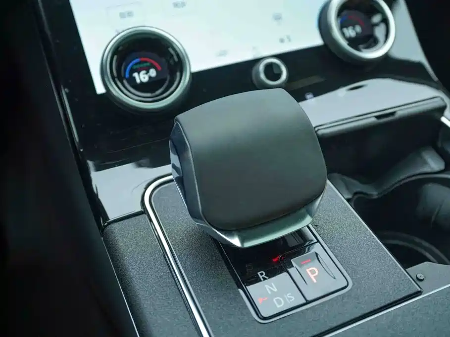 Land Rover Velar — миниатюра 8