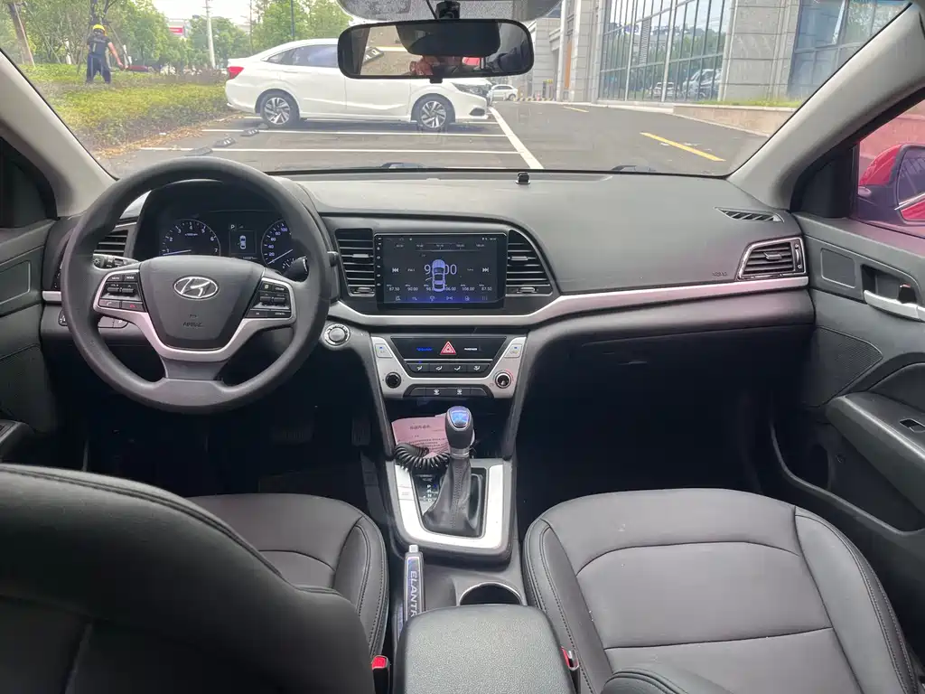 Hyundai Elantra — миниатюра 6
