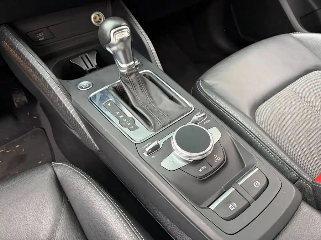Audi Q2L e-tron — миниатюра 9