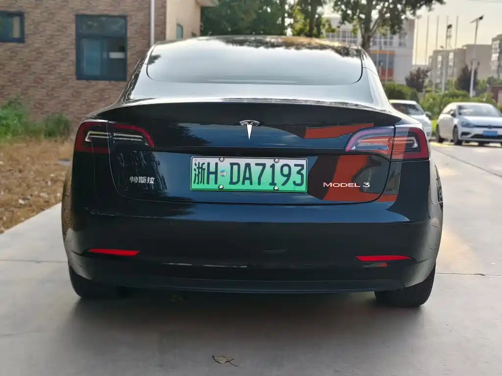 Tesla Model 3 — миниатюра 9