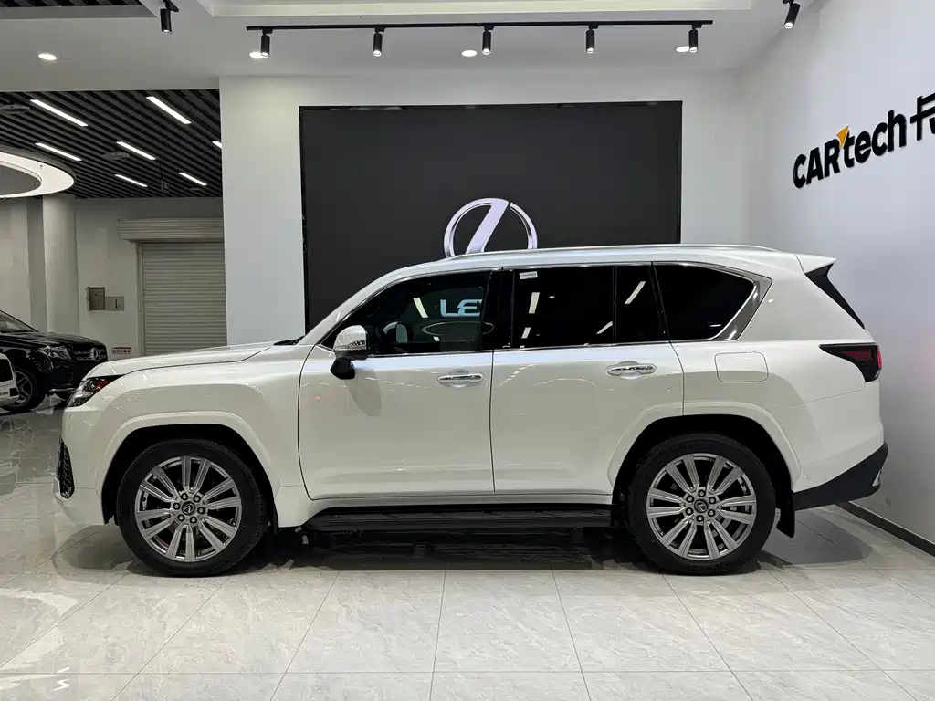 Lexus LX — миниатюра 7