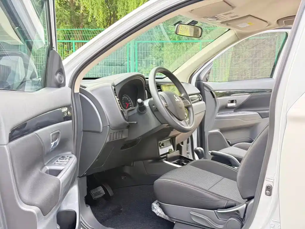 Mitsubishi Outlander — миниатюра 5