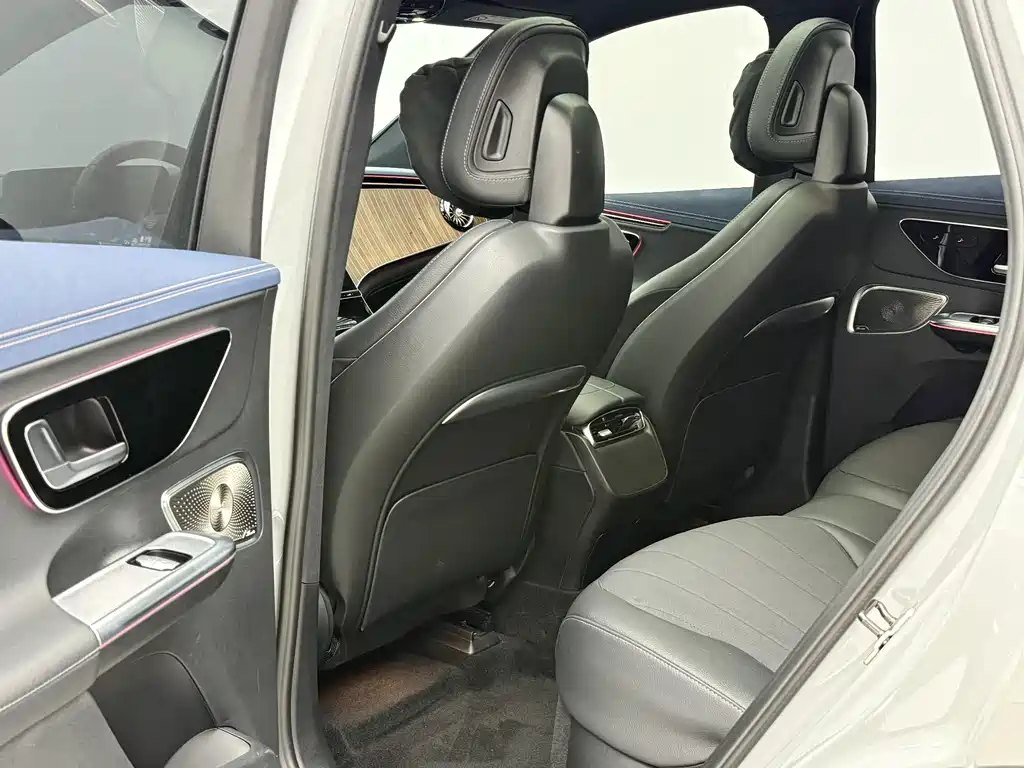 Mercedes-Benz EQE SUV — миниатюра 7