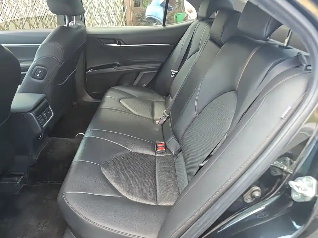 Toyota Camry — миниатюра 18