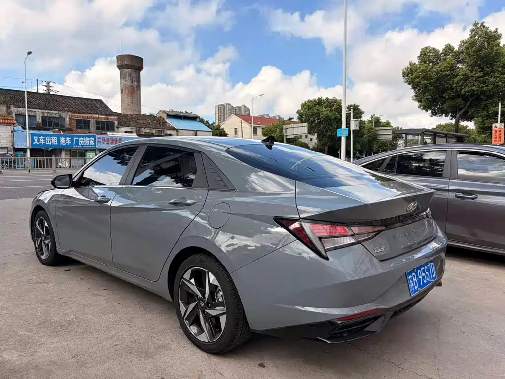Hyundai Elantra — миниатюра 6