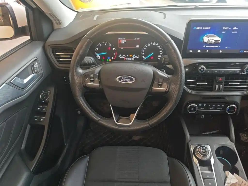 Ford Focus Active — миниатюра 11