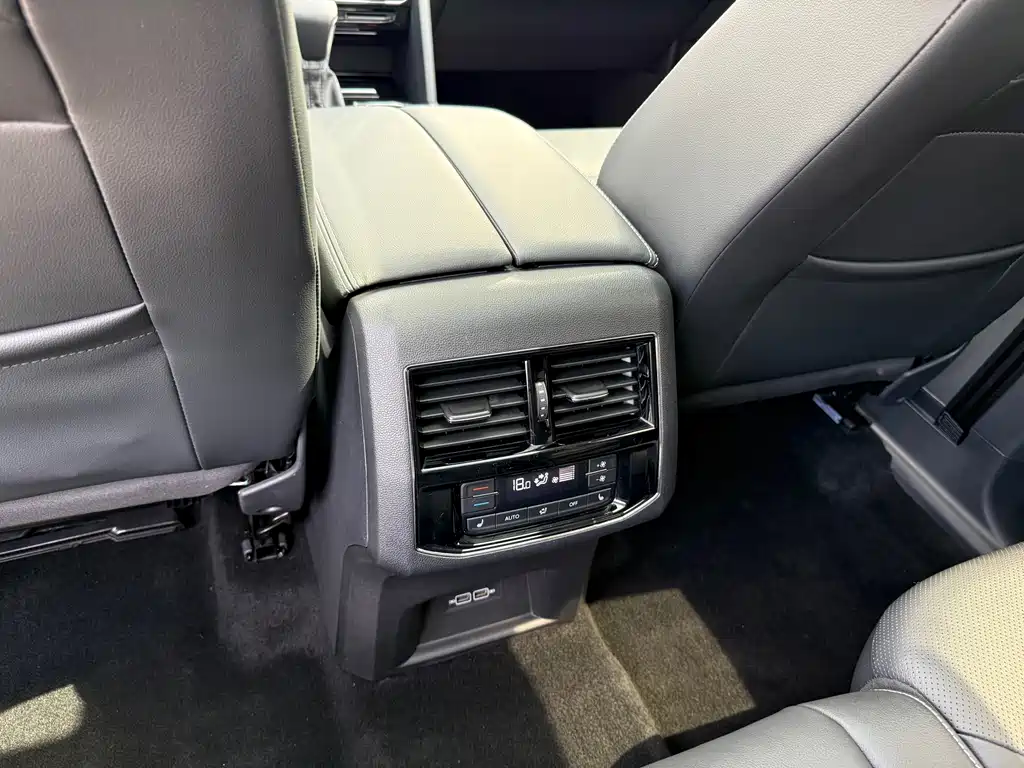 Volkswagen Teramont — миниатюра 20