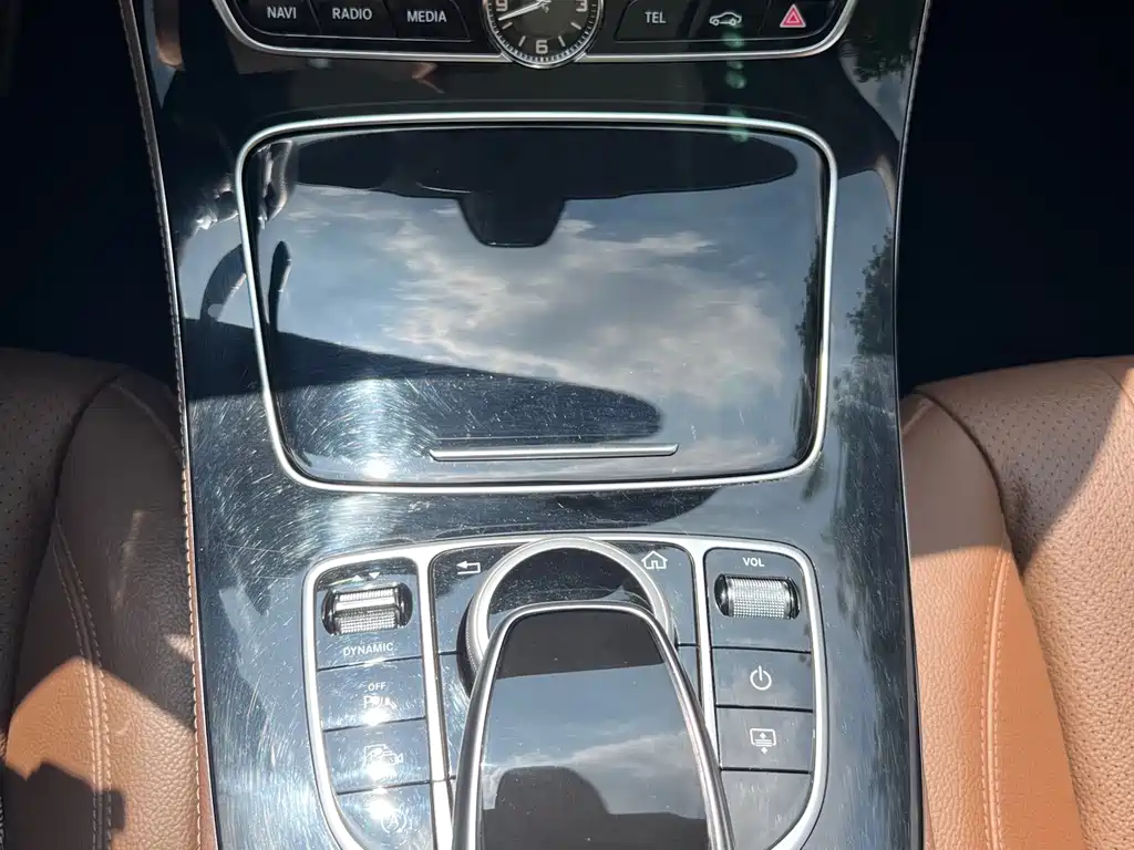 Mercedes-Benz E-Class — миниатюра 11