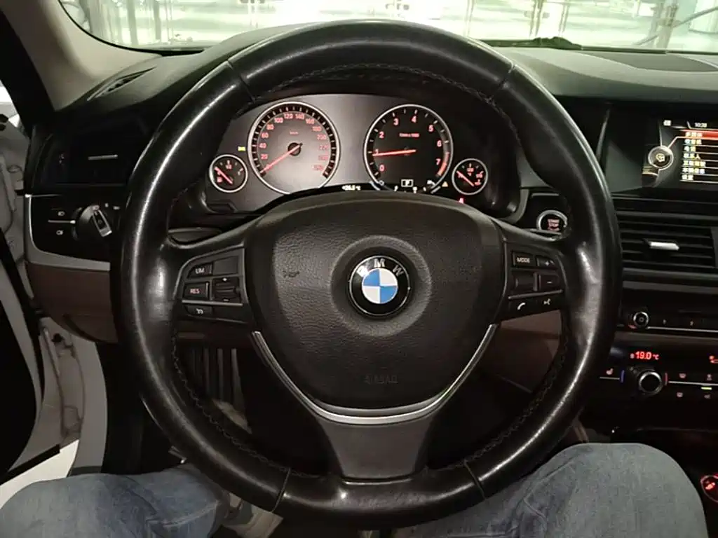 BMW 5 Series — миниатюра 11