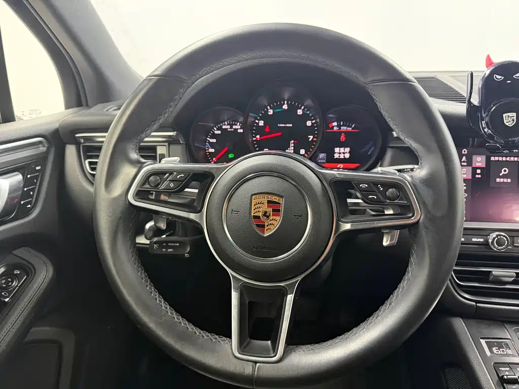 Porsche Macan — миниатюра 16