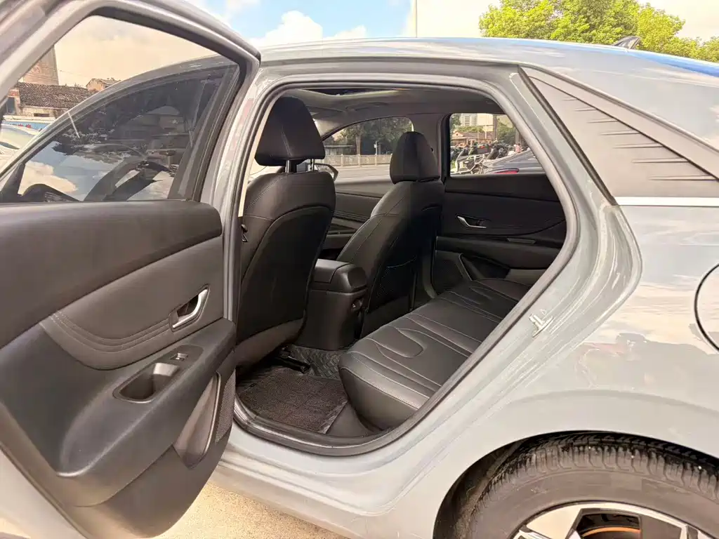 Hyundai Elantra — миниатюра 8