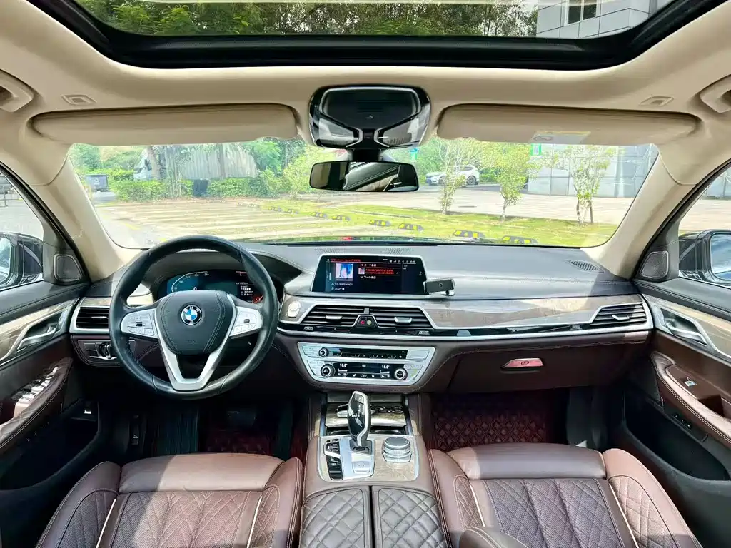 BMW 7 Series — миниатюра 5