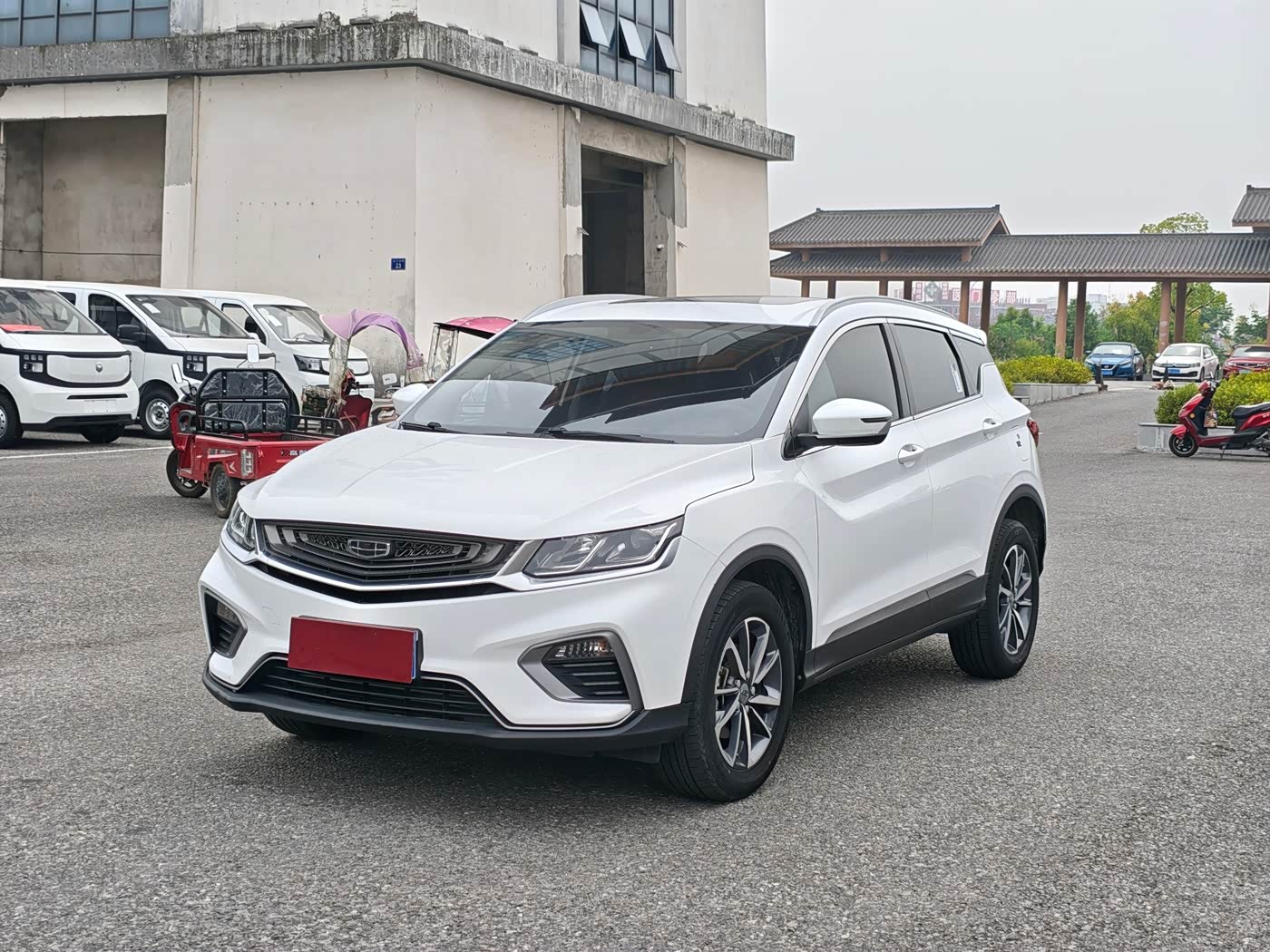 Geely Binyue 1.4 л 2021 г. Белый, пробег 33000 км