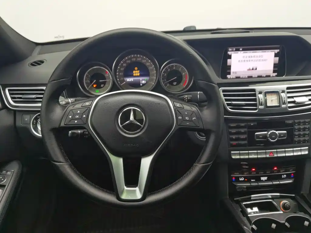 Mercedes-Benz E-Class — миниатюра 11