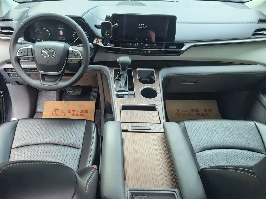 Toyota Sienna — миниатюра 17