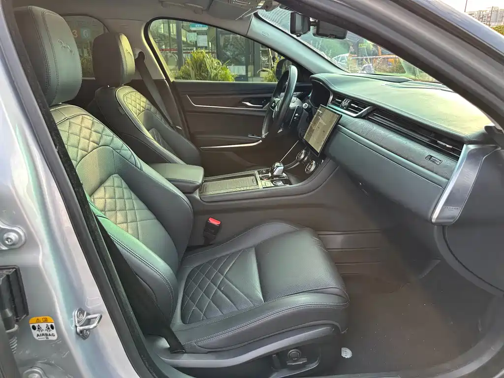 Jaguar XFL — миниатюра 17