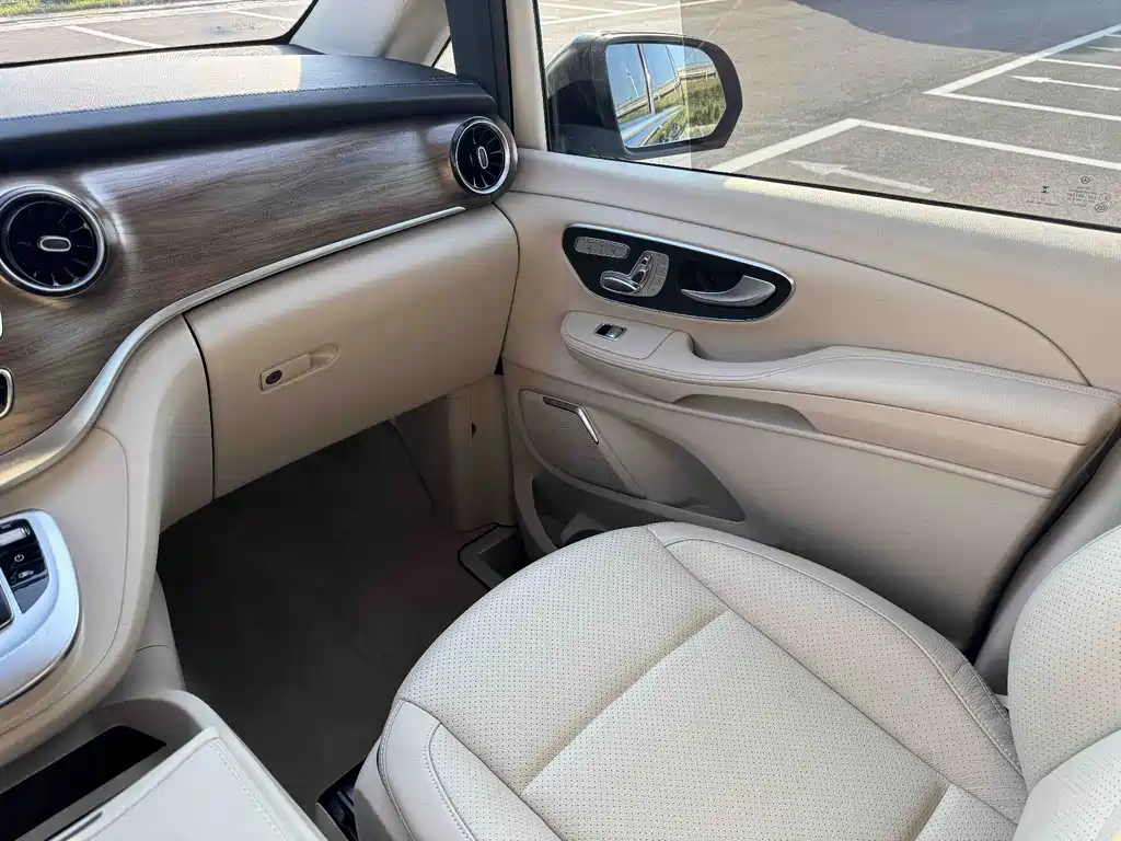Mercedes-Benz V-Class — миниатюра 23