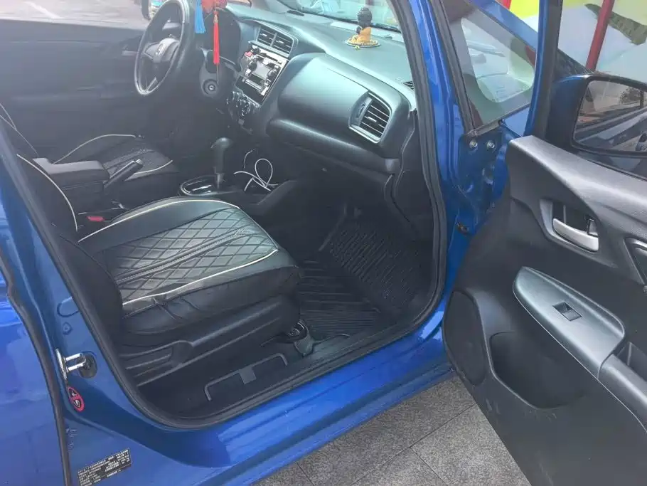 Honda Fit — миниатюра 8