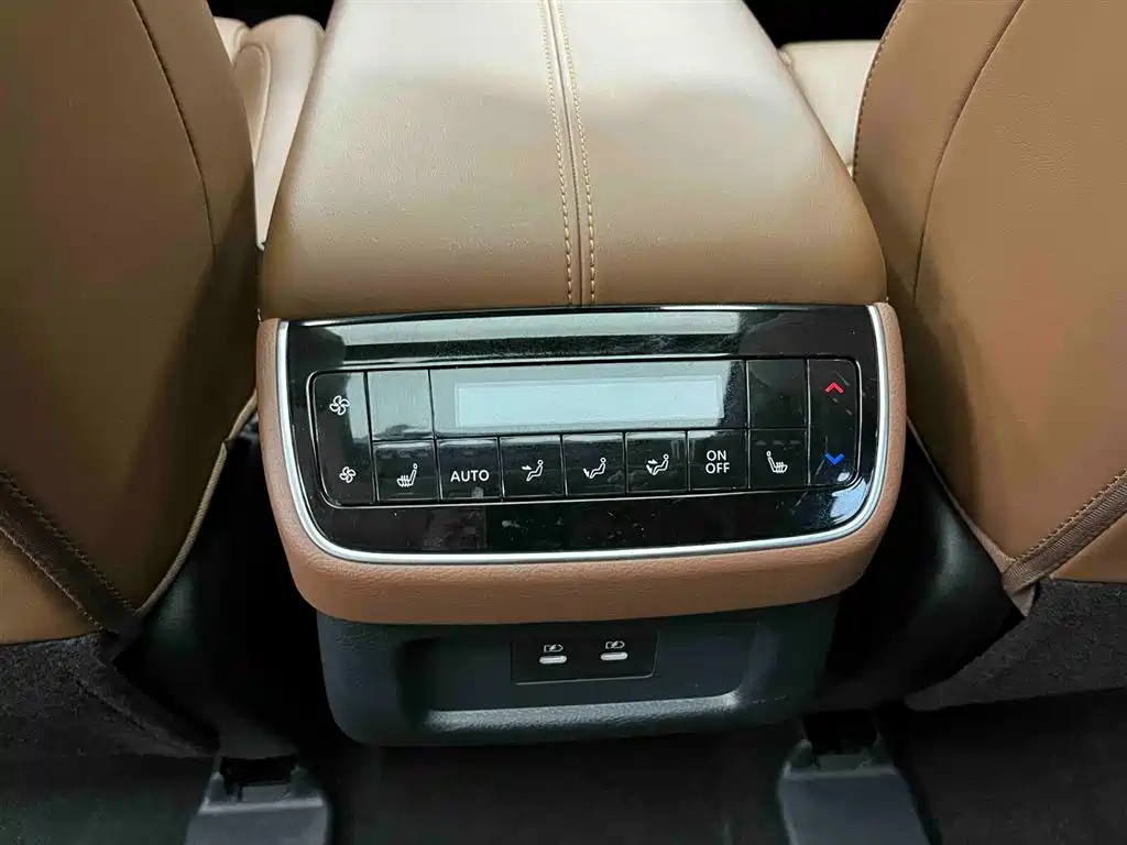 NISSAN EXPLORING THE LAND