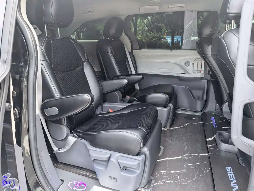 Toyota Sienna — миниатюра 13