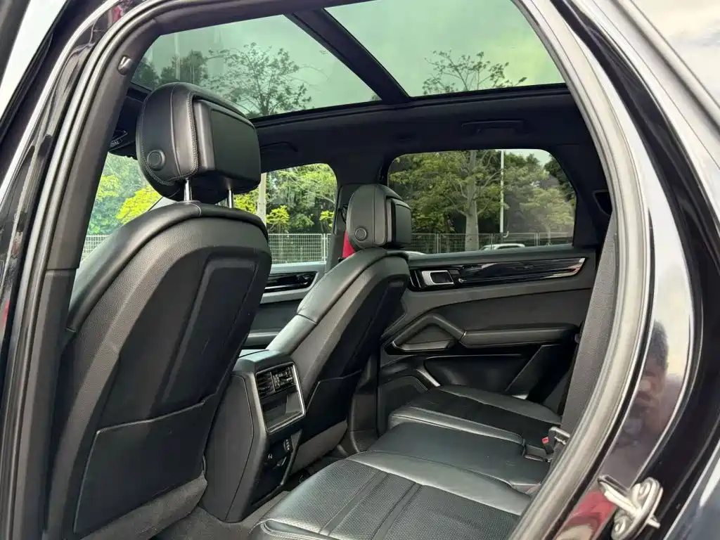 Porsche Cayenne — миниатюра 5