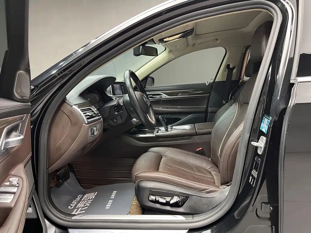 BMW 7 Series — миниатюра 17