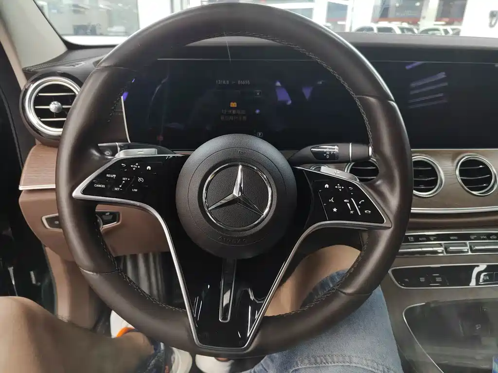 Mercedes-Benz E-Class — миниатюра 6