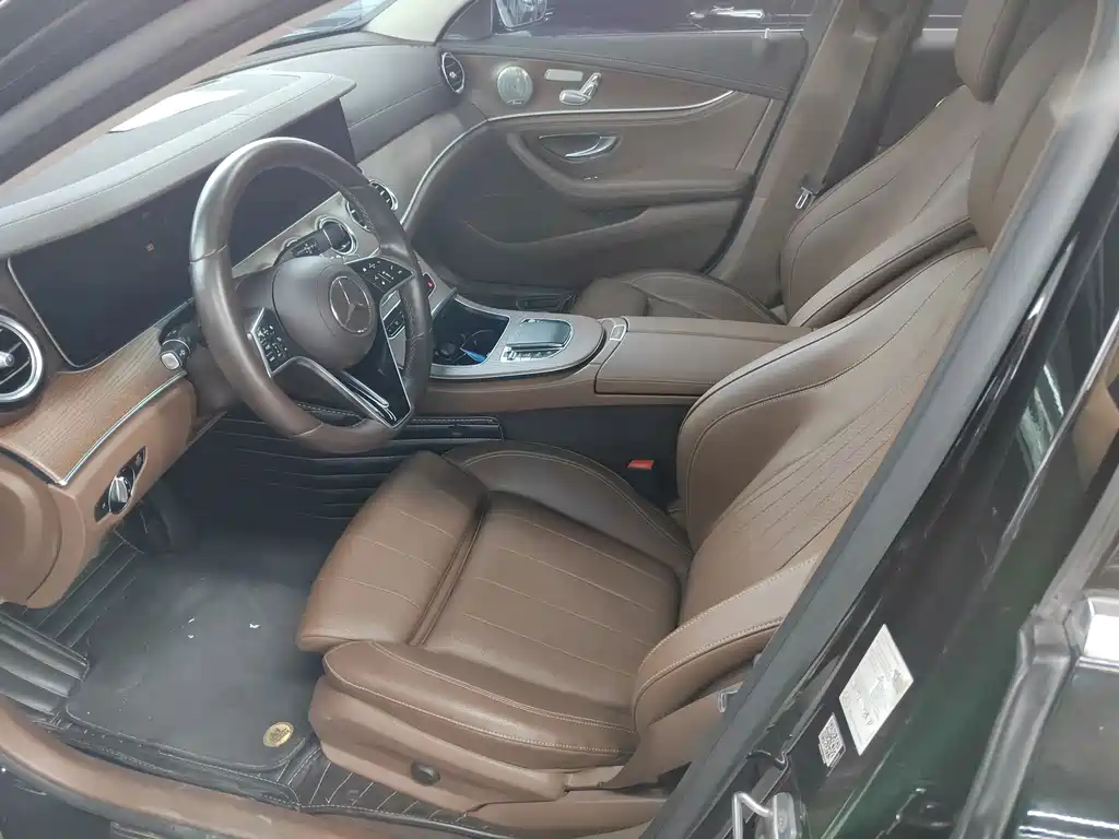 Mercedes-Benz E-Class — миниатюра 5