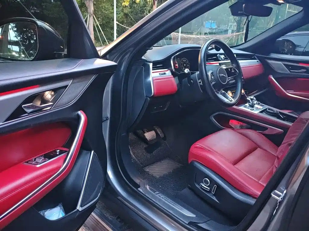 Jaguar F-PACE — миниатюра 12