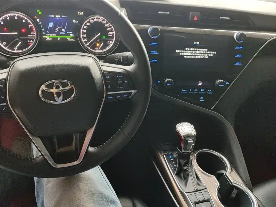 TOYOTA CAMRY